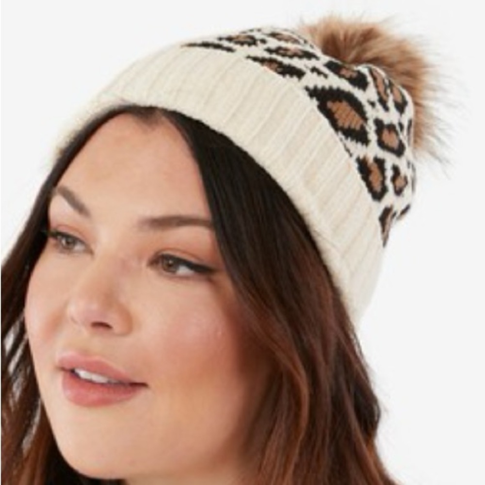 NWT Summer & Rose Animal Print Multi Pom Chenille Beanie with Interchanging Poms - Picture 4 of 8